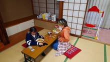 お菓子を食べられます